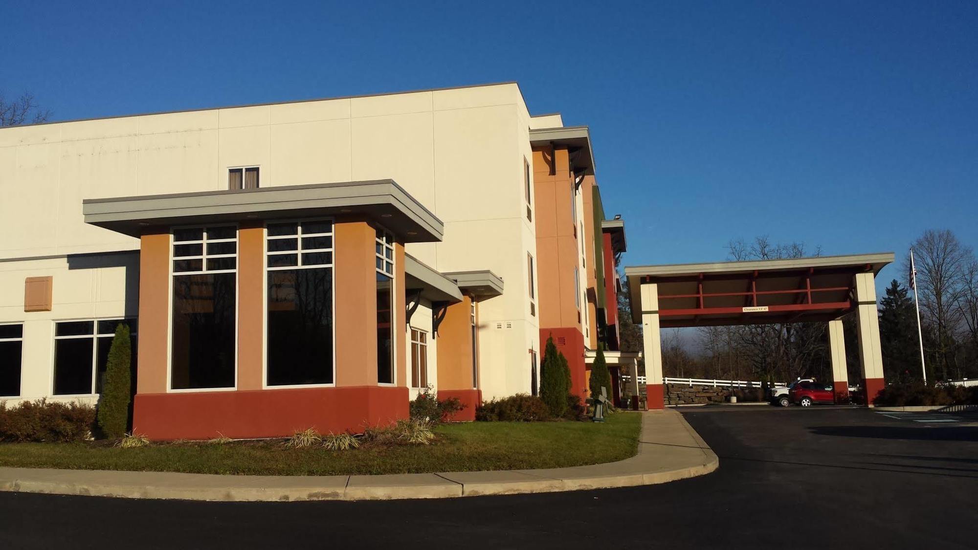 Paradise Inn & Suites Towanda 외부 사진