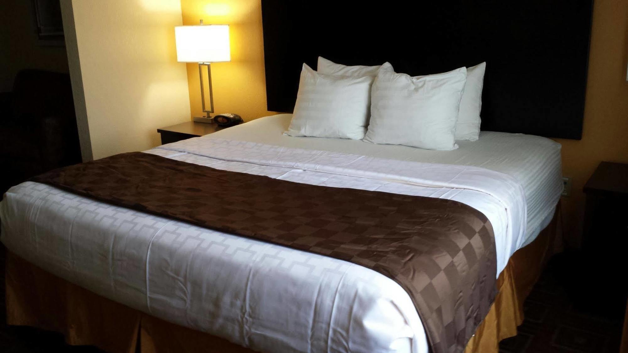 Paradise Inn & Suites Towanda 외부 사진