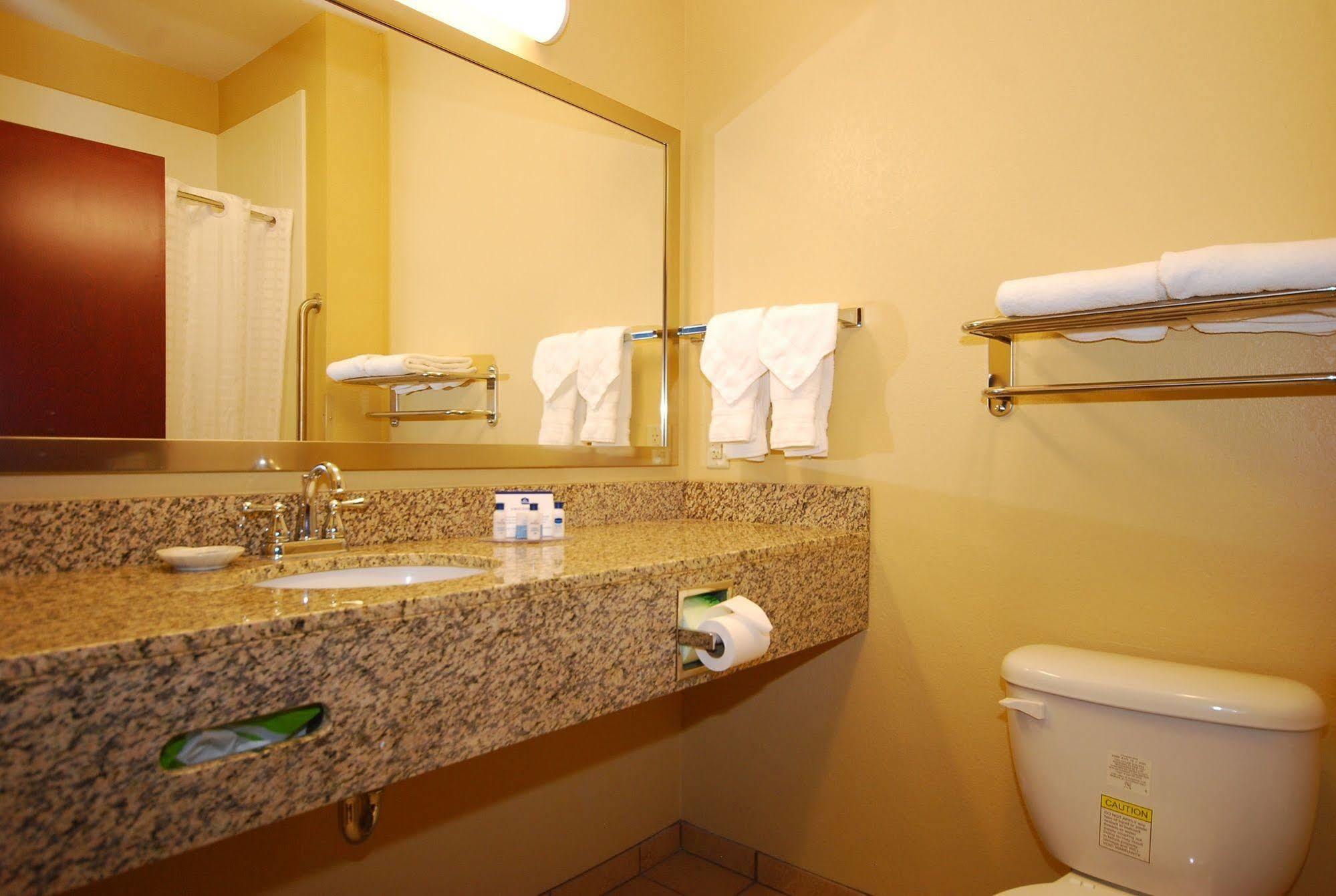 Paradise Inn & Suites Towanda 외부 사진