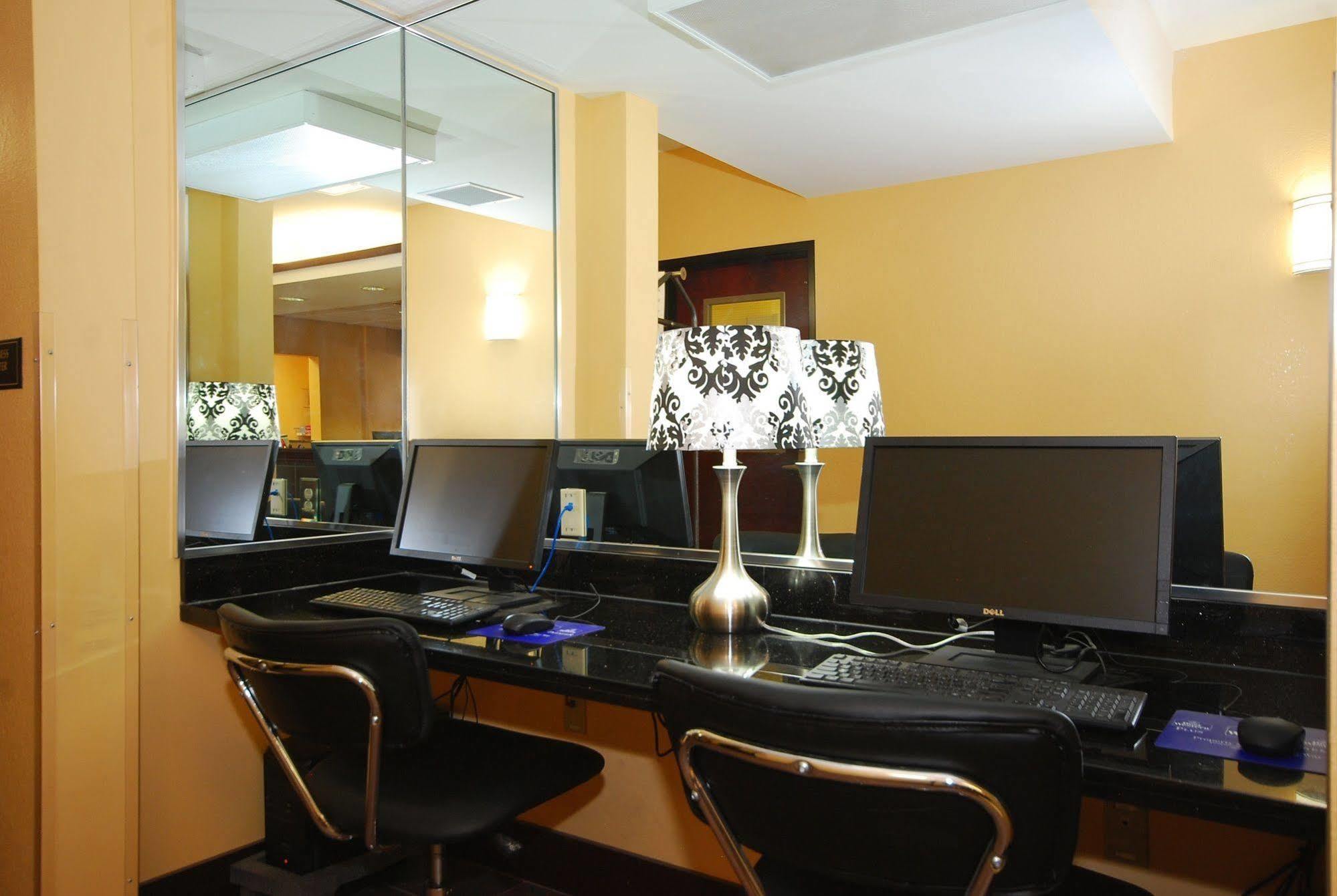 Paradise Inn & Suites Towanda 외부 사진